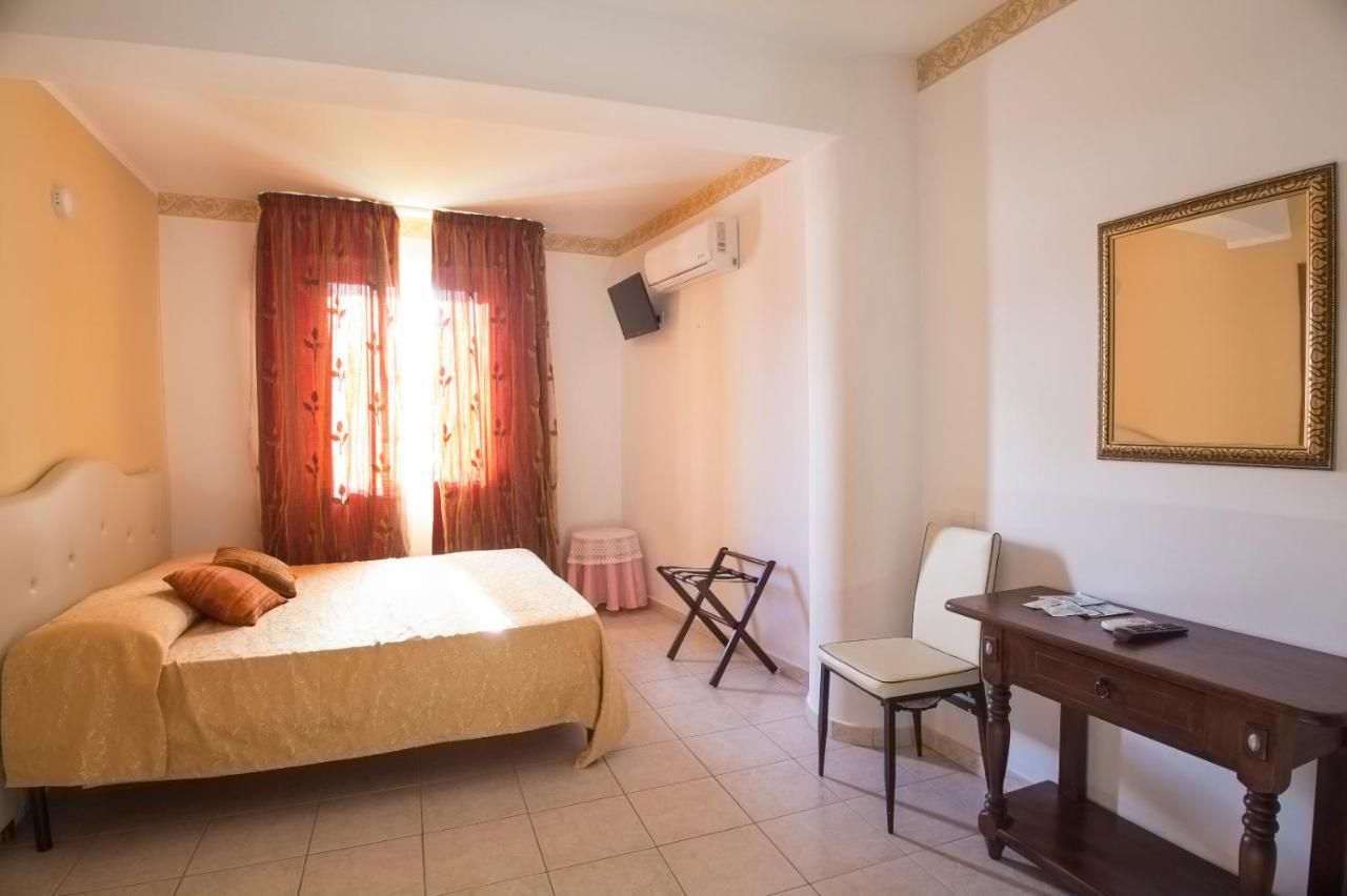 Carlo V - Holiday Rooms Porto Empedocle Exterior foto