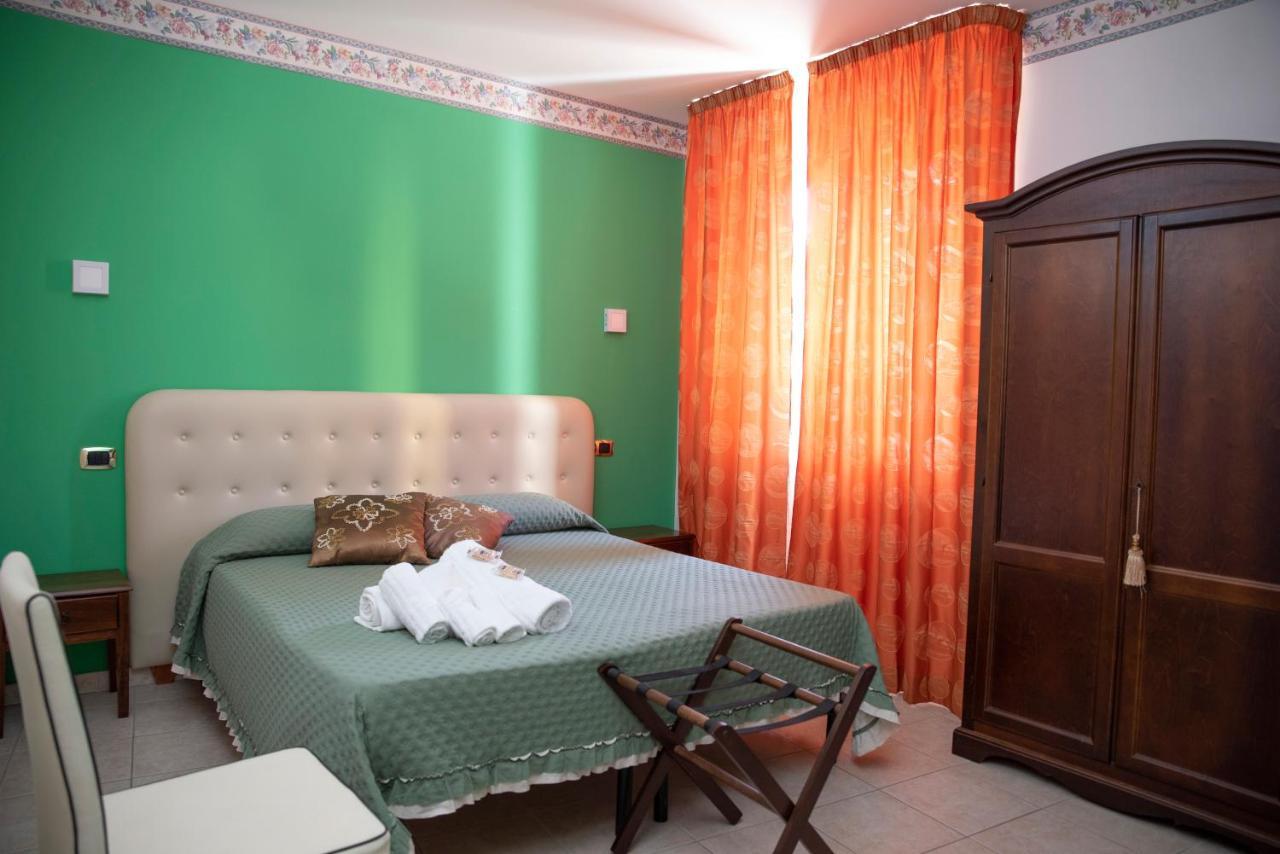 Carlo V - Holiday Rooms Porto Empedocle Exterior foto