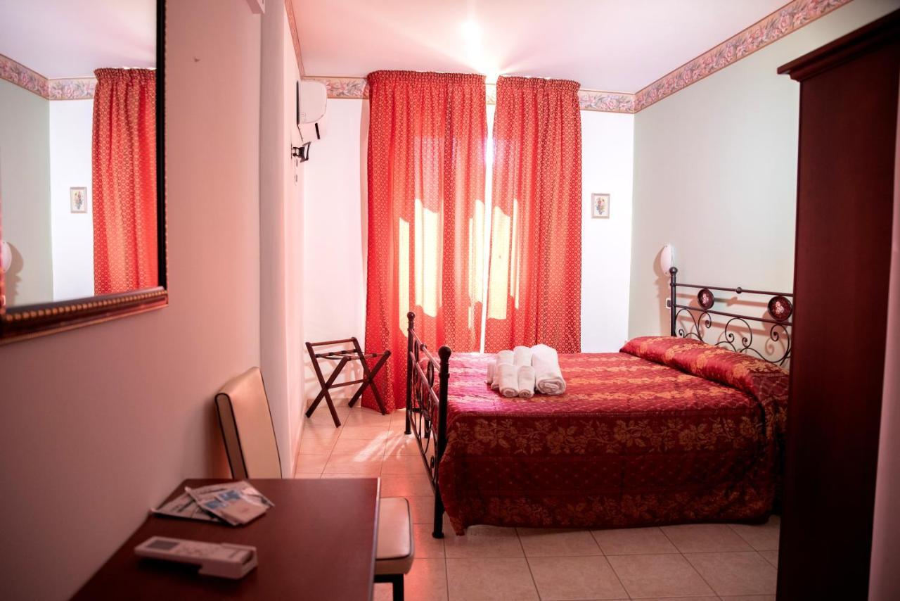 Carlo V - Holiday Rooms Porto Empedocle Exterior foto