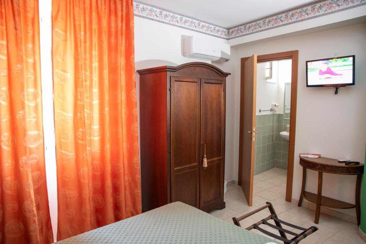 Carlo V - Holiday Rooms Porto Empedocle Exterior foto